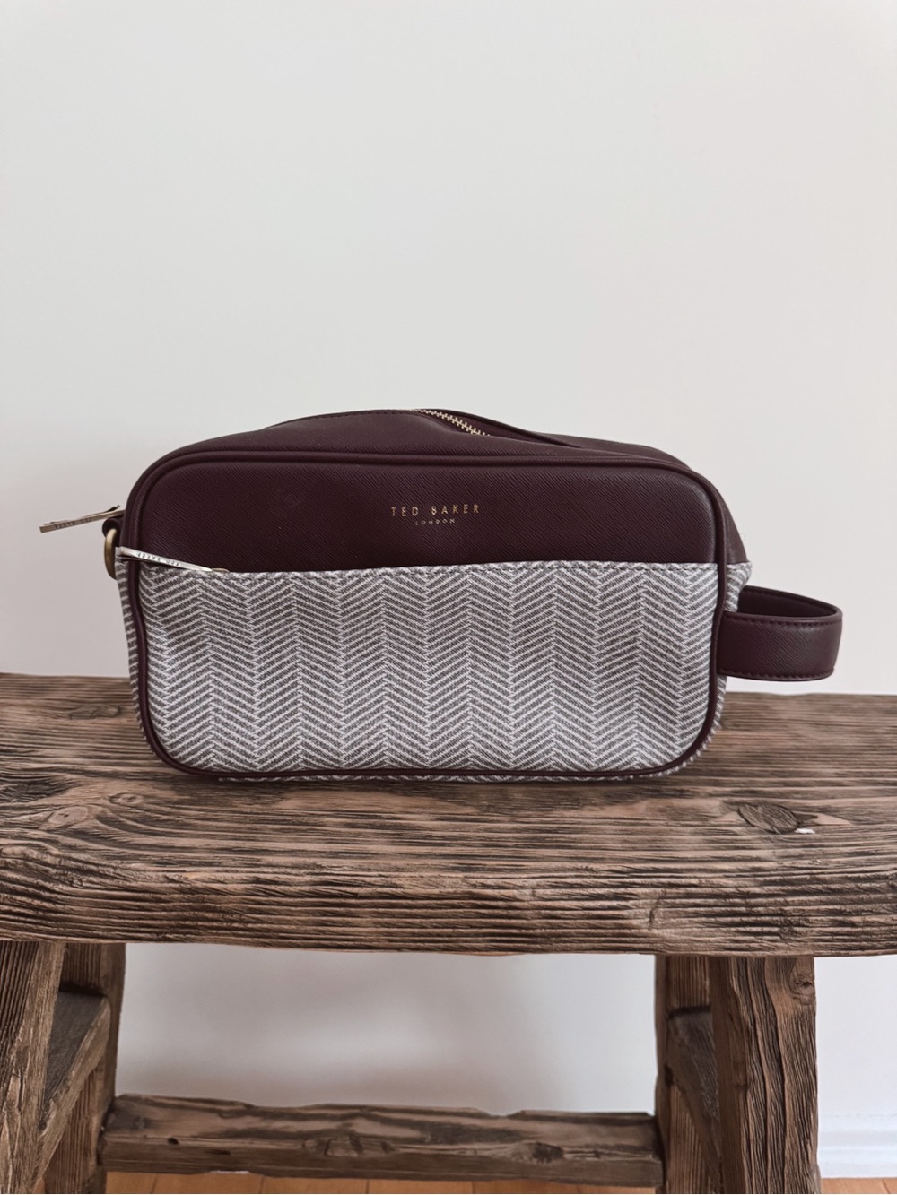 TED BAKER BURGUNDY ZIP PLEATHER TRAVEL TOILETRY BAG
